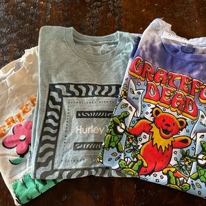 3 men’s size medium trendy t shirts.